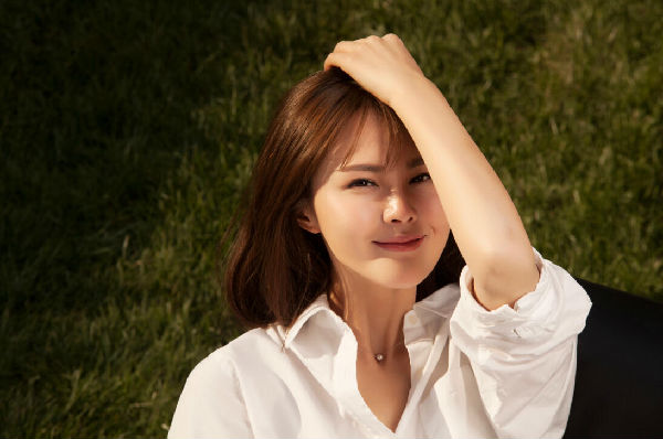 游戏美女孙一奇 温馨代言互联网咖啡